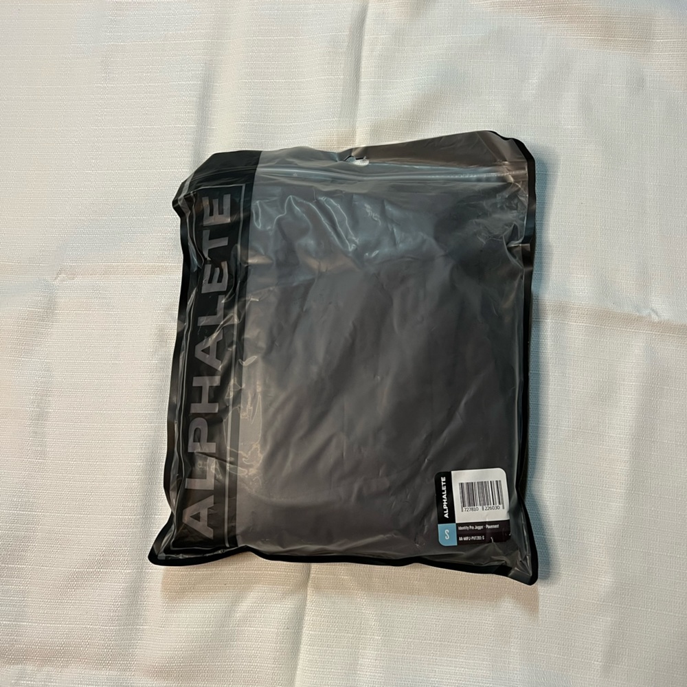 NWT Mens Alphalete Identity Pro Joggers - very soft material with ankle zips